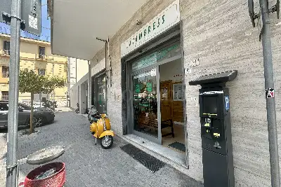 Negozio in vendita, Via Battistessa Caserta , Caserta