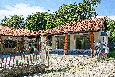 Stabile Uso Ufficio in vendita, Via Provinciale, Grantola