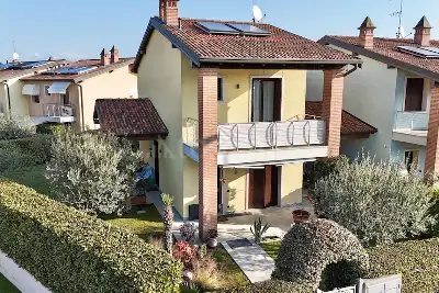 Villa in vendita, Via Achille Ambrosi, Peschiera del Garda