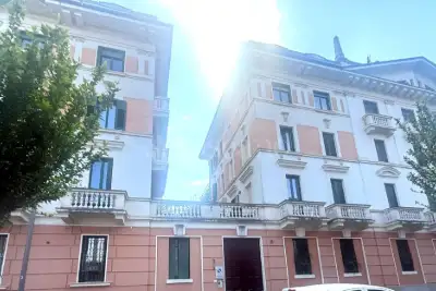 Casa in vendita, Via Achille Bizzoni, Milano
