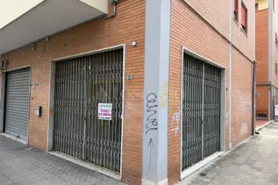 Negozio in vendita, Via Satrico, Latina