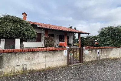 Villa in vendita, Via Milite Ignoto, Robecchetto con Induno
