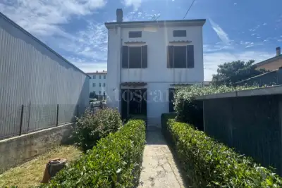 Casa Indipendente in vendita, Via dell'Alloro, Prato