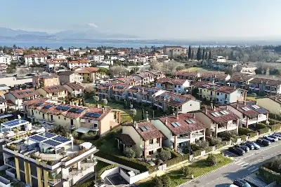 Villa in vendita, Via Achille Ambrosi, Peschiera del Garda