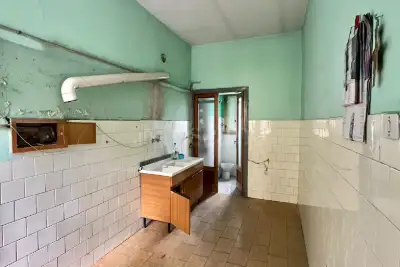 Palazzo in vendita, Via Francesco Tedesco, Avellino