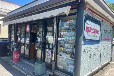 Attività Commerciale in vendita, Piazza Beata Vergine Del Carmelo, Roma