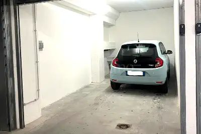 Box in vendita, Via delle Calasanziane, Roma