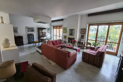 Villino a Schiera in vendita, Via Calosso, Roma