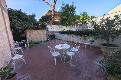 Villino a Schiera in vendita, Via Calosso, Roma