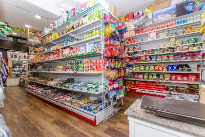 Negozio in vendita, Via Parmigianino, Milano