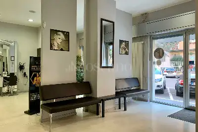 Negozio in affitto, Via dei Tulipani, Milano