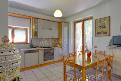 Villa in vendita, Via Marconi, Lavena Ponte Tresa