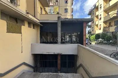 Capannone in vendita, Via Milano, Prato
