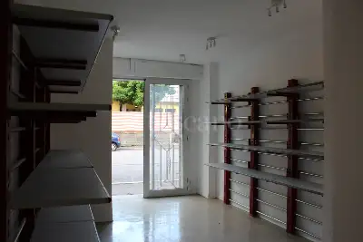 Negozio in vendita, Via Zamosch, Cassino