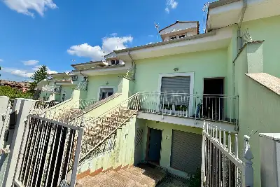 Villino a Schiera in vendita, Via G. Amendola, Mentana