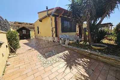 Villa in vendita, Via Rumenia , Pomezia