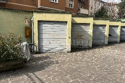 Box in vendita, Via Angelo Inganni, Milano