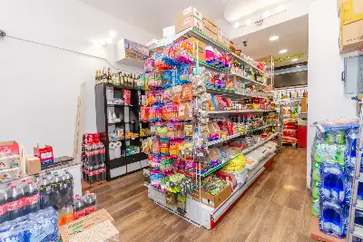 Negozio in vendita, Via Parmigianino, Milano