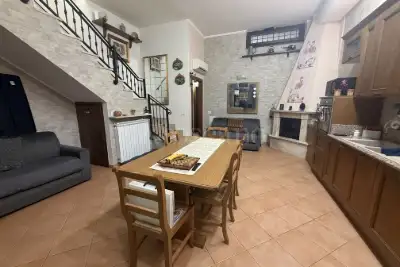 Villino a Schiera in vendita, Via Romana Vecchia, Ciampino