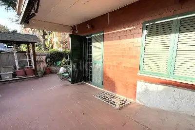 Villino a Schiera in vendita, Via degli Ossoli, Roma