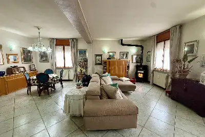 Villa in vendita, Via Canossi, Rezzato, Rezzato