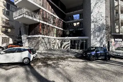 Box in vendita, Viale Certosa, Milano