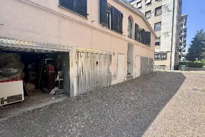 Box in vendita, Via Vimercati, Milano