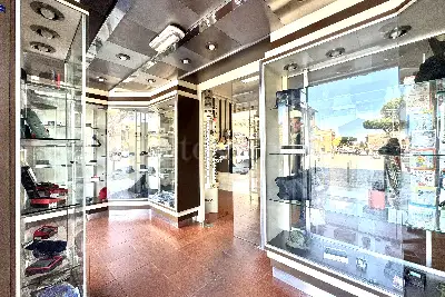 Attività Commerciale in vendita, Largo padre Leonardo bello, Roma