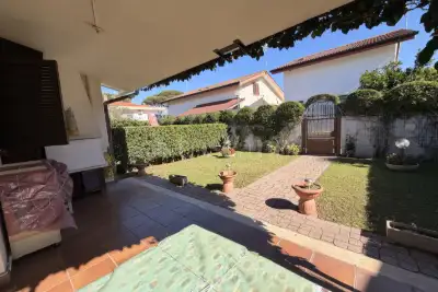 Casa Indipendente in vendita, Viale Corona Australe, Ardea