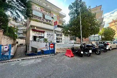 Negozio in vendita, Via Giangiorgio Trissino, Roma