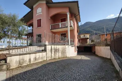 Villa in vendita, Via F. Petrarca, Sarezzo