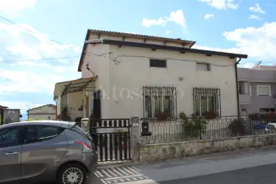 Casa Indipendente in vendita, Via Rodi, Cervaro