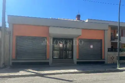 Negozio in affitto, Via Giuseppe Garibaldi, Avezzano