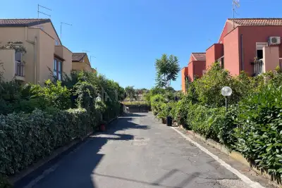 Villino a Schiera in vendita, Via Salvatore Quasimodo, Valverde