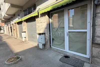 Negozio in vendita, Via Terenzio, Latina