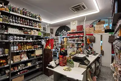 Negozio in vendita, Strada Maggiore, Bologna