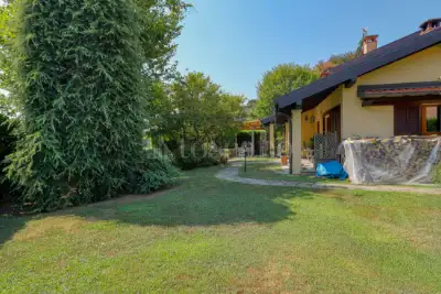 Villa for sale, Via Luigi Pirandello, Besano