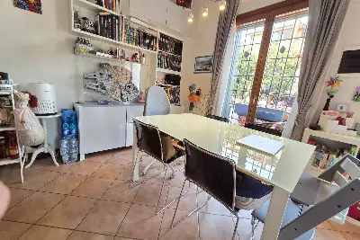 Villino a Schiera in vendita, Via Azzanello , Roma