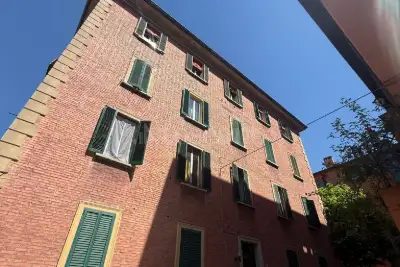 Casa in vendita, Via Castiglione, Bologna