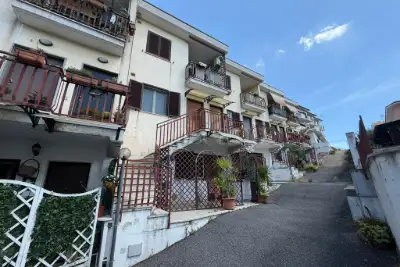 Villino a Schiera in vendita, Via Racconigi, Roma