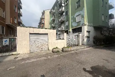 Box in vendita, Via Angelo Inganni, Milano