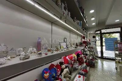 Negozio in affitto, Viale Commenda , Brindisi