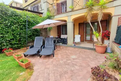 Villino a Schiera in vendita, Via di Marco Simone, Roma