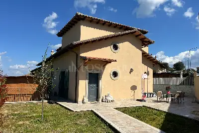 Villa Plurifamiliare in vendita, Via Dora Baltea, Mentana