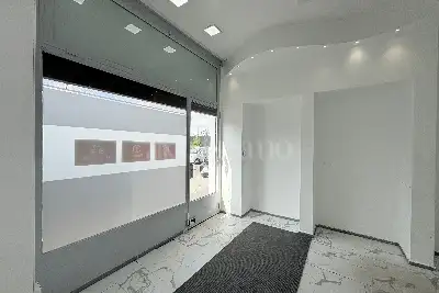 Negozio in vendita, Via Lodovico Il Moro, Milano