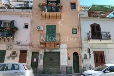 Magazzino in affitto, Viale Croce Rossa, Palermo