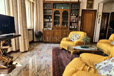 Casa in vendita, Via Montello, Brescia