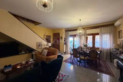 Villino a Schiera in vendita, Via Duca d'Aosta, San Giovanni la Punta