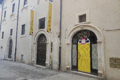 Negozio in affitto, Via Giuseppe Garibaldi, L'Aquila