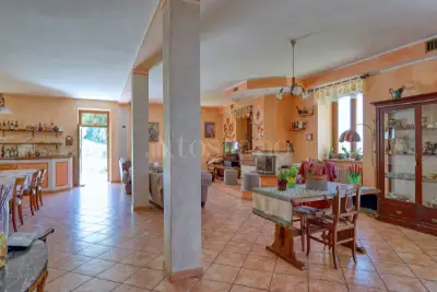 Casa Indipendente in vendita, Via Provinciale, Marchirolo